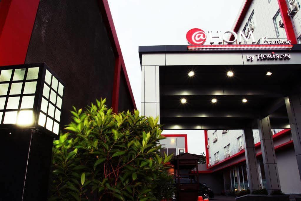 @Hom Premiere Cilacap Exterior photo